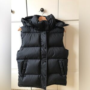 Quince responsible down puffer vest (black)